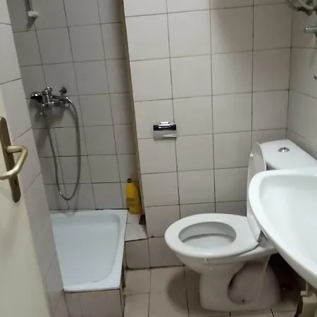 One Bedroom In The Center Of Skopje, 50m From The Central Catholic Church And Across The Bulgarian Embassy In Skopje. Lägenhet *