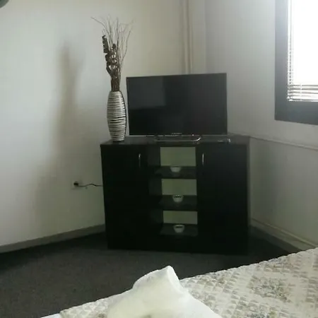 One Bedroom In The Center Of Skopje, 50m From The Central Catholic Church And Across The Bulgarian Embassy In Skopje. Lägenhet